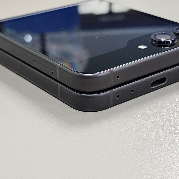 *35만원* 갤럭시 Z플립5 512기가 자급제 단독컬러 깨끗한폰 판매합니다 이미지