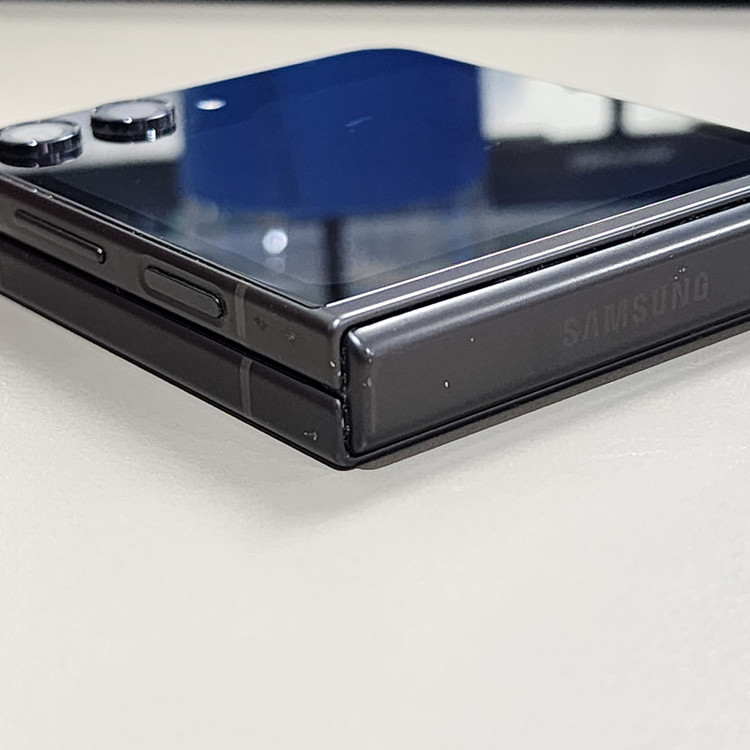 *35만원* 갤럭시 Z플립5 512기가 자급제 단독컬러 깨끗한폰 판매합니다 이미지