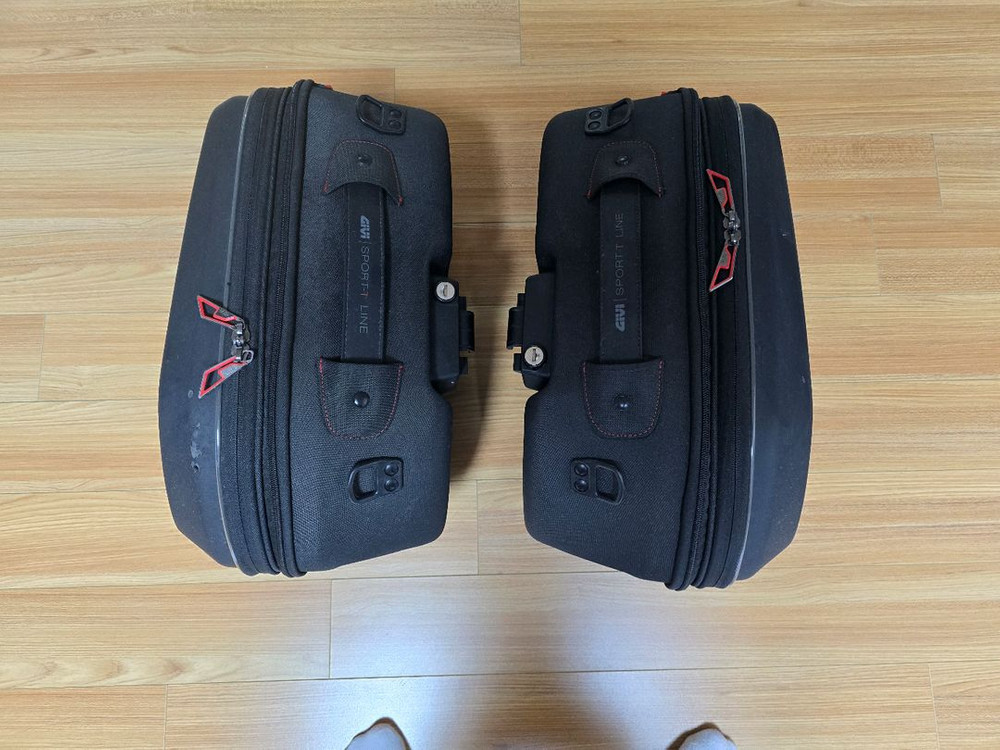 트라이엄프 Trident 오토바이 이미지