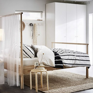 이케아 예라 원목 침대 프레임 퀸사이즈 팝니다. 이미지