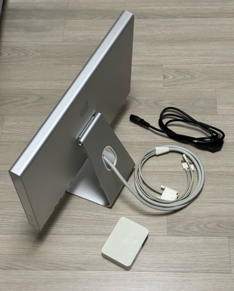 맥 미니 i7 cto 컴퓨터 + 애플 시네마 디스플레이 이미지