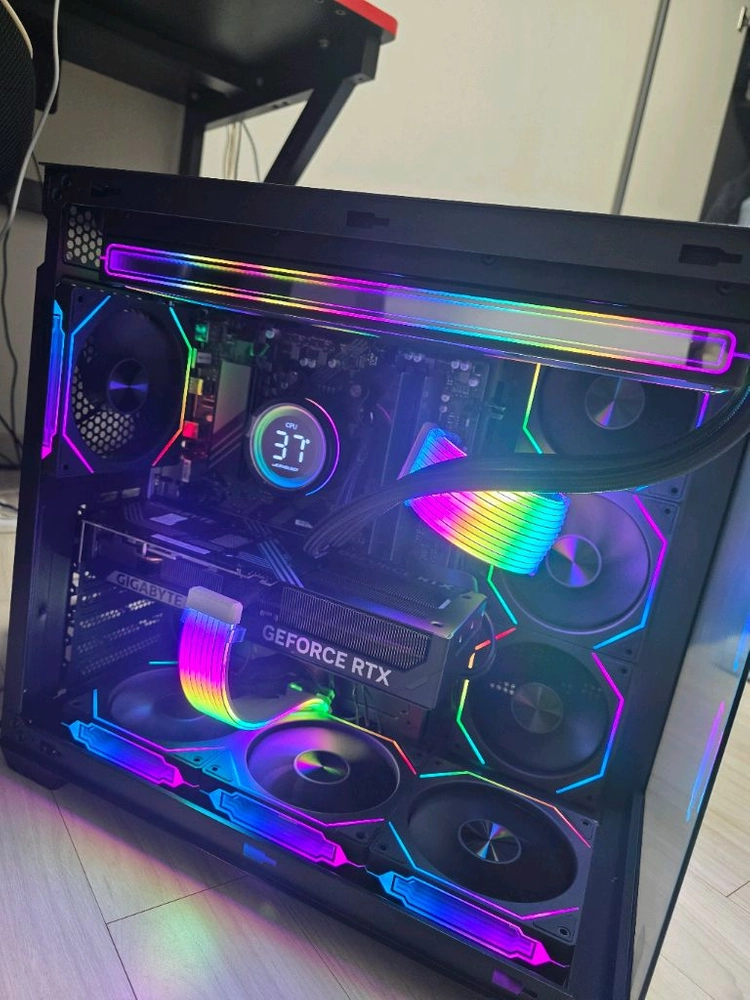 라이젠7 7800X3D RTX5070 신품PC 팝니다 이미지