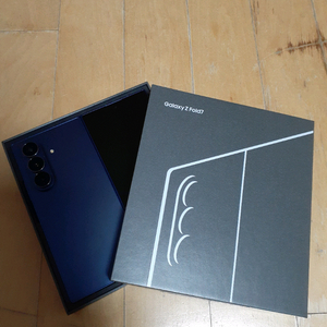 갤럭시Z폴드7 256G 개봉새것(정상해지)