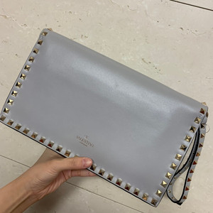 정품️ 발렌티노 락스터드 클러치...