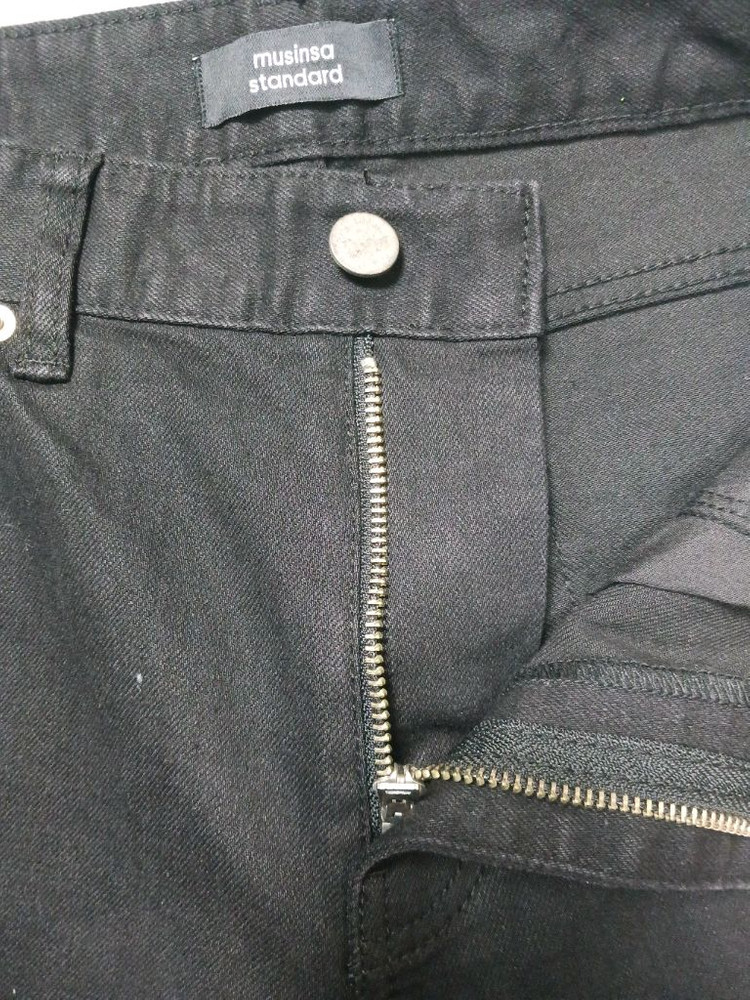 새제품 [30] 무신사 스탠다드 x 페이탈리즘 쿠라보원단 블랙 크롭진 이미지