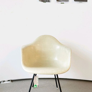 허먼밀러 체어 판매합니다 Eames Armchair for Herman Miller - white 이미지