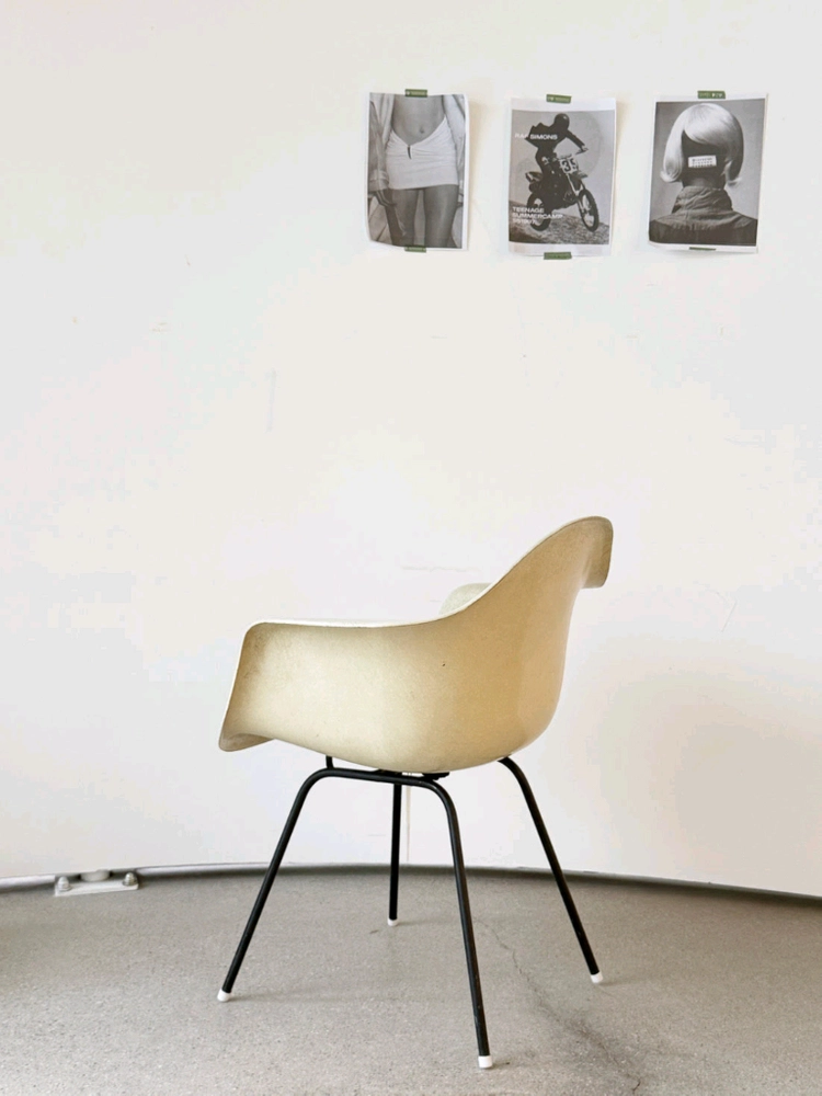 허먼밀러 체어 판매합니다 Eames Armchair for Herman Miller - white 이미지