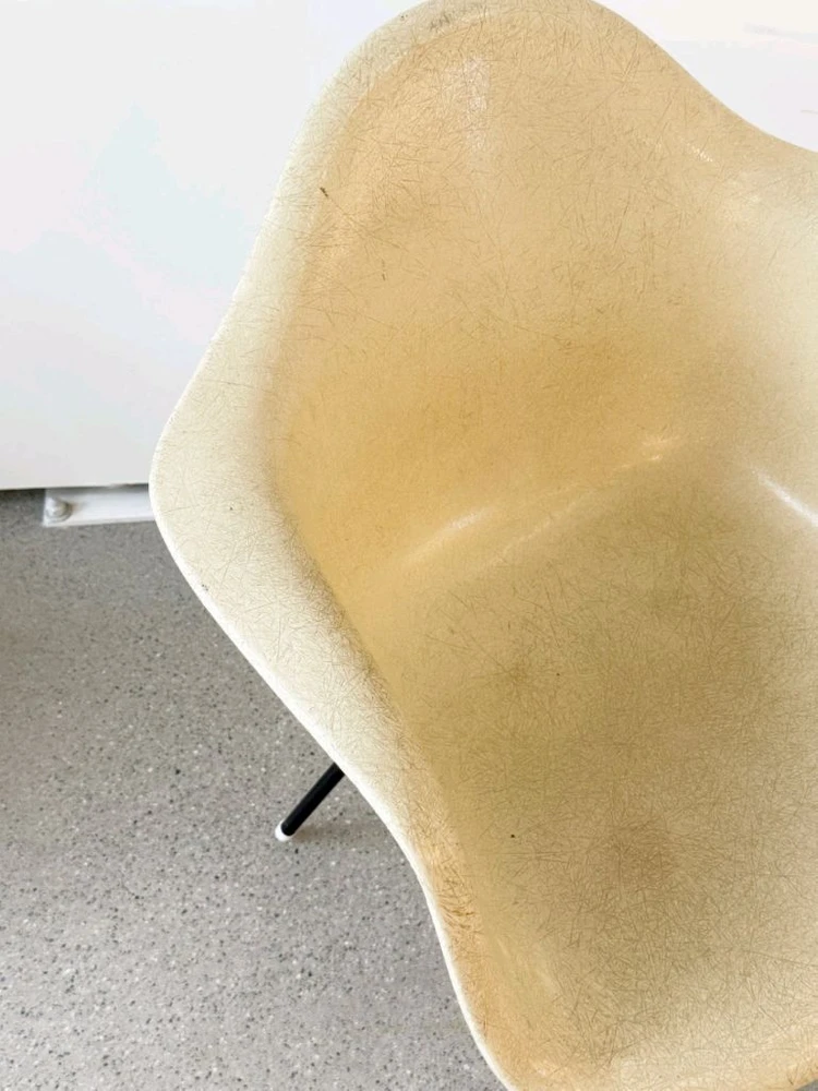 허먼밀러 체어 판매합니다 Eames Armchair for Herman Miller - white 이미지