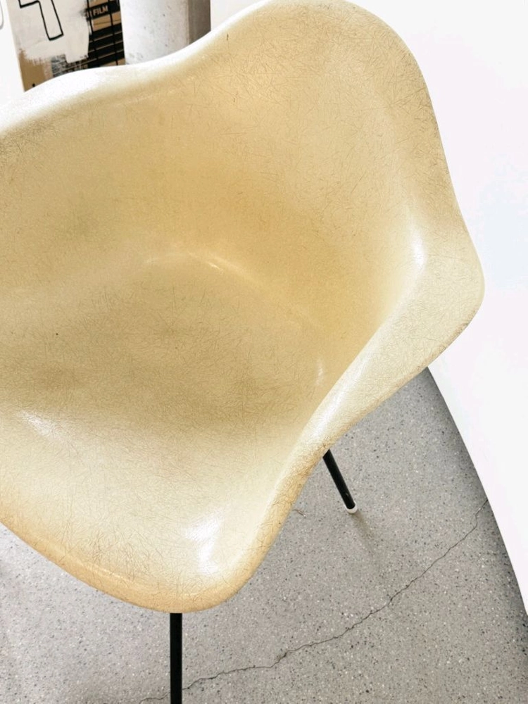 허먼밀러 체어 판매합니다 Eames Armchair for Herman Miller - white 이미지