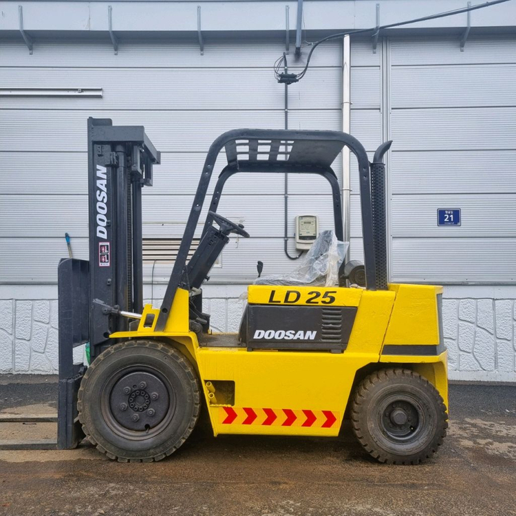 두산 2.5톤 디젤중고지게차--1