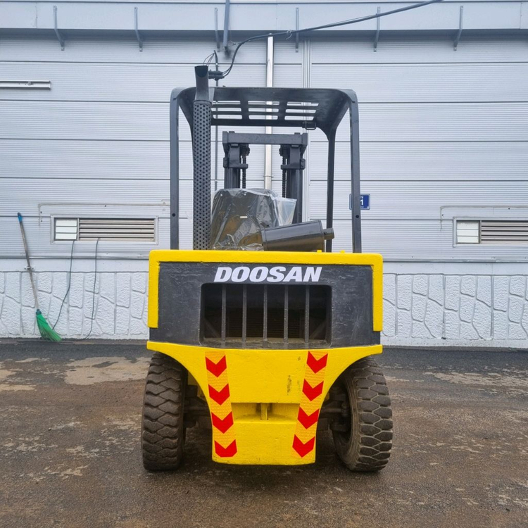 두산 2.5톤 디젤중고지게차--3