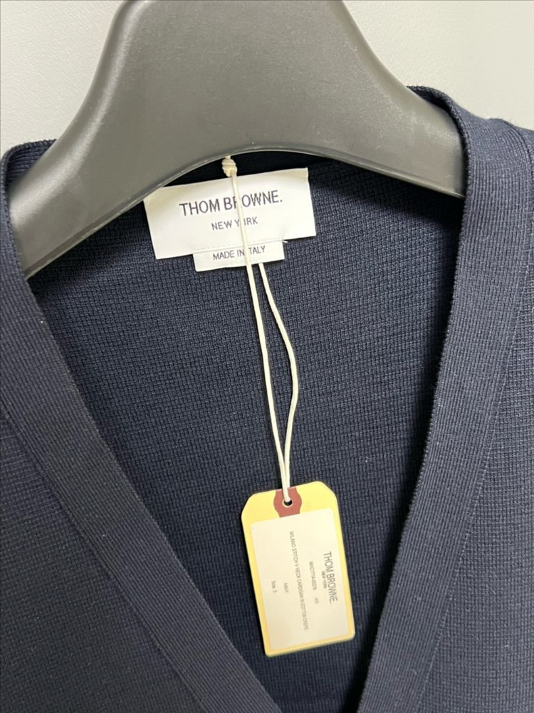 [정품] 새상품급 , 25년식 / 5 톰브라운 밀라노스티치 금장 가디건--3