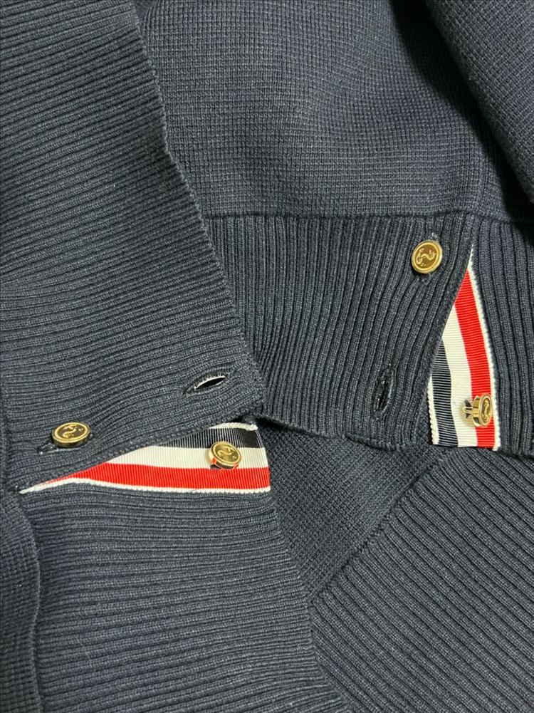 [정품] 새상품급 , 25년식 / 5 톰브라운 밀라노스티치 금장 가디건--6