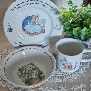 웨지우드 피터래빗 어린이식기 세트 판매해요