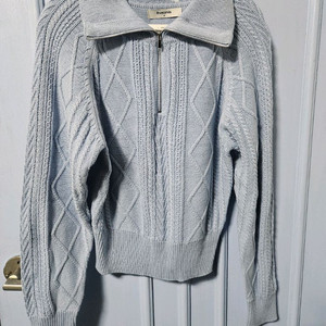 8세컨즈 케이블 니트 집업 스웨터