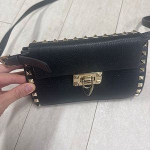 발렌티노 락스터드 크로스백