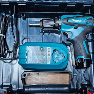 마끼다 DF 330D 충전 드라이버드릴 세트