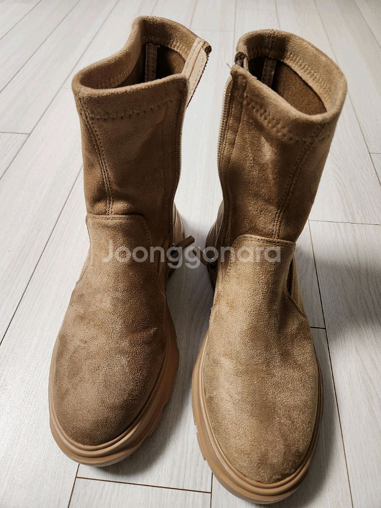 새상품급)엠.무크 원콧 스판부츠 스웨이드 베이지 사이즈230 집에서 한번 신어봤어요^^여러 중고사이트에도 같이 판매--2