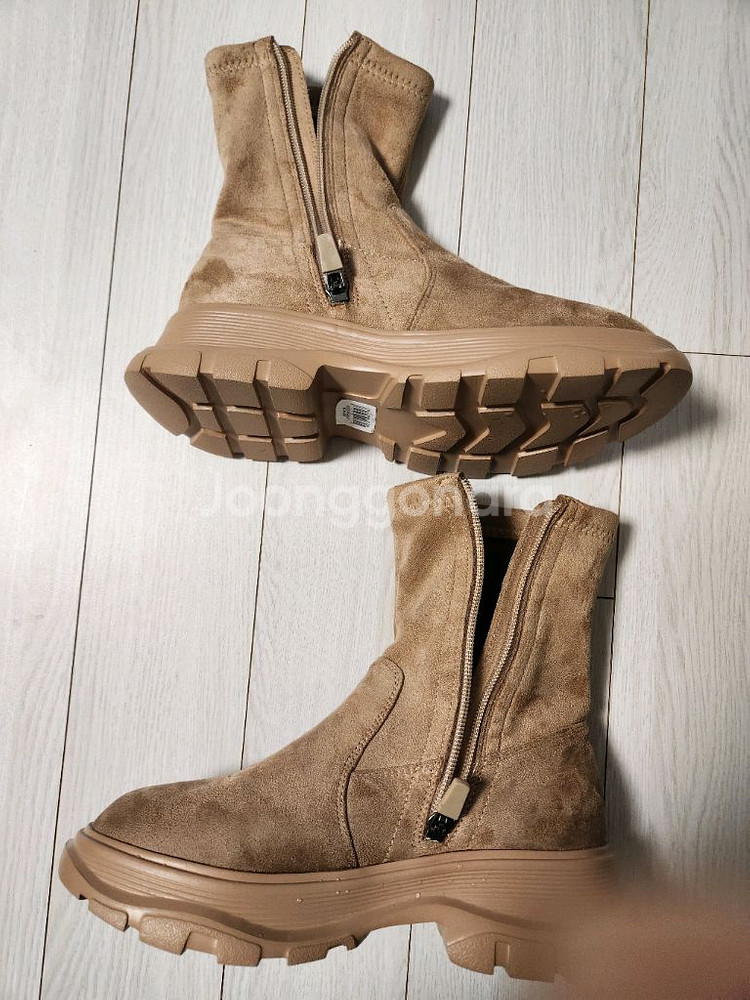 새상품급)엠.무크 원콧 스판부츠 스웨이드 베이지 사이즈230 집에서 한번 신어봤어요^^여러 중고사이트에도 같이 판매--4