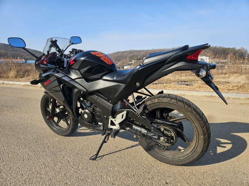 혼다 CBR125R 16년식 판매합니다 이미지