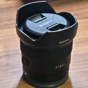 최저가 소니 E 11mm F1.8 렌즈 팝니다