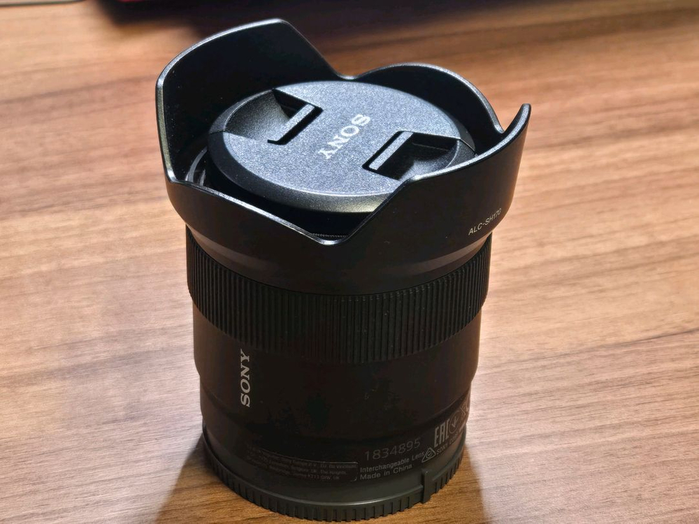 최저가 소니 E 11mm F1.8 렌즈 팝니다--1