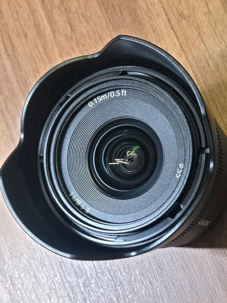 최저가 소니 E 11mm F1.8 렌즈 팝니다--2