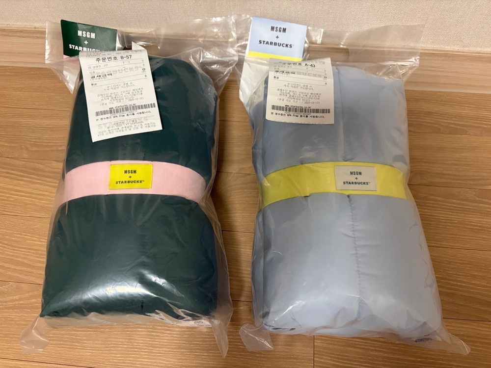 MSGM x 스타벅스 블랭킷,양말 (그린.블루) 4종 세트 일괄로 판매 해요~--1