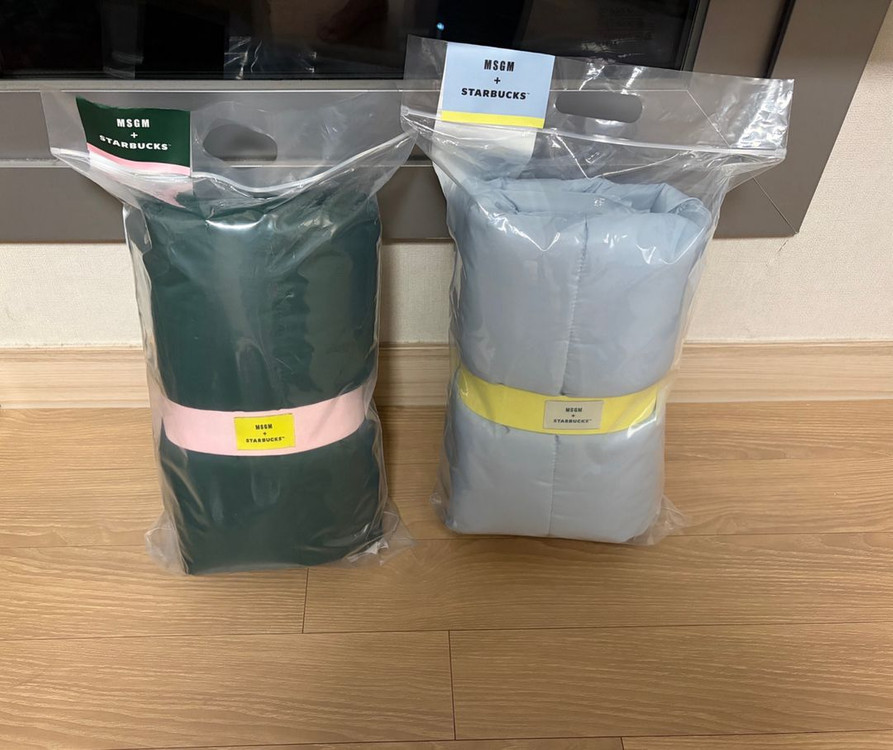 MSGM x 스타벅스 블랭킷,양말 (그린.블루) 4종 세트 일괄로 판매 해요~--2