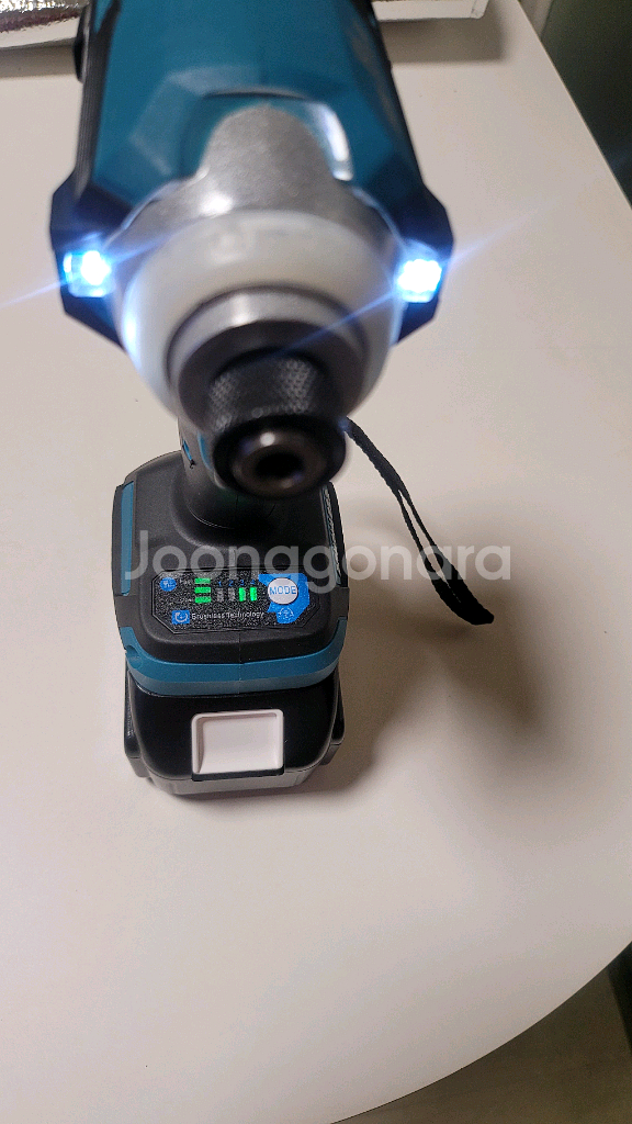 임팩드릴 무선 충전드릴 18V 팝니다.--2