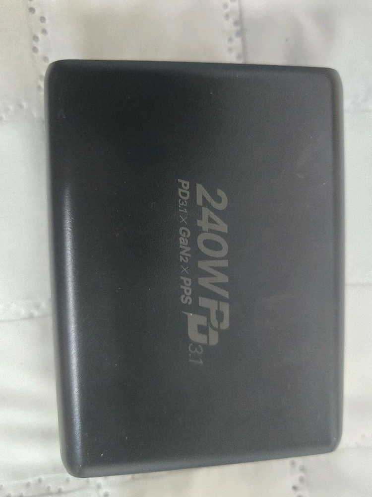 (고장) UM2 240W 4포트 GaN 충전기--2