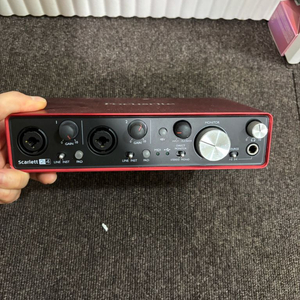 포커스라이트 스칼렛 2i4 2세대