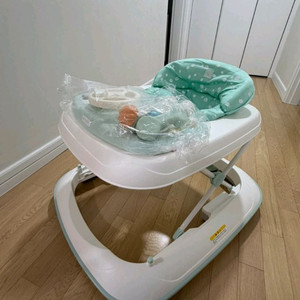 에뜨와 아기 보행기