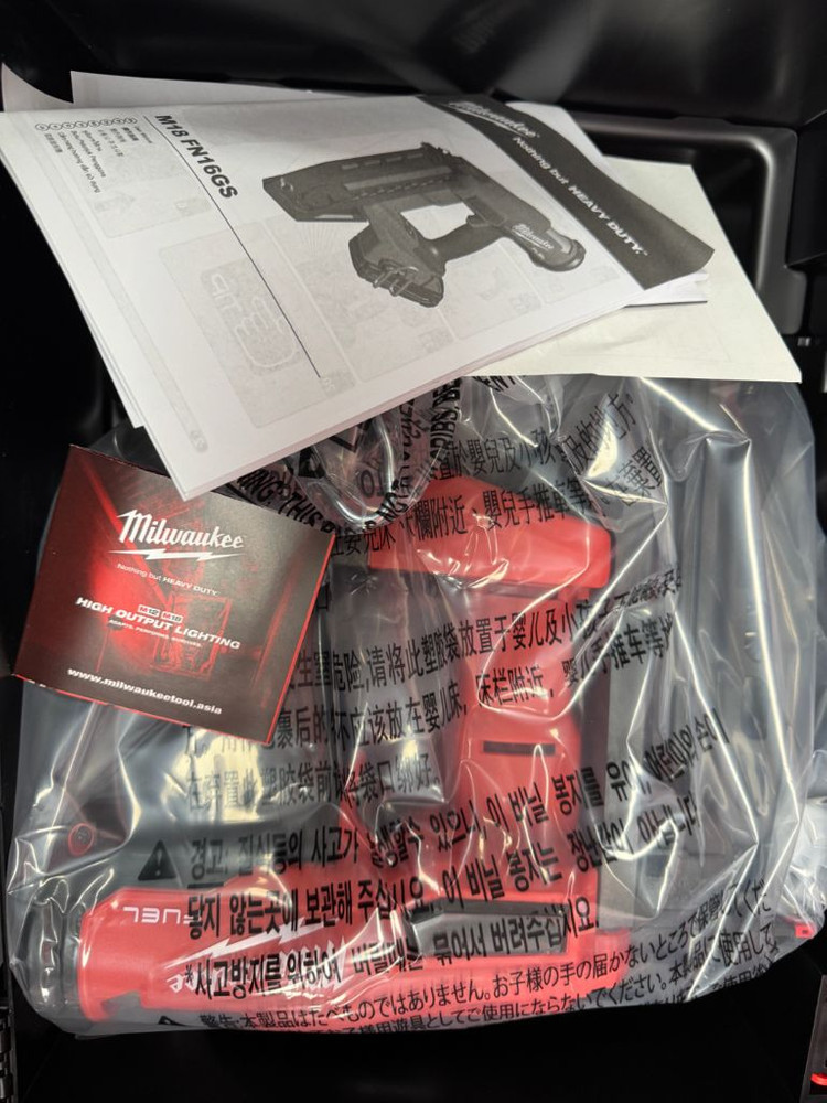 (새상품) 밀워키 18V 충전 네일러 베어툴 16GA--1