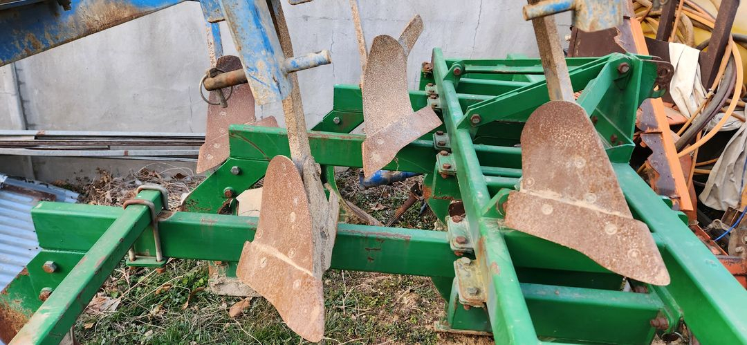 상태아주좋은 웅진 4련 유압식 이랑쟁기--2