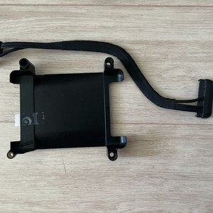 아이맥 21인치 A1418 부품 hdd ssd 케이지와 케이블함께 가격입니다2013년 에서 추출하였고 동일 모델 a