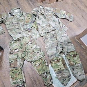 밀리터리 카모플라주 전투복 세트 이미지