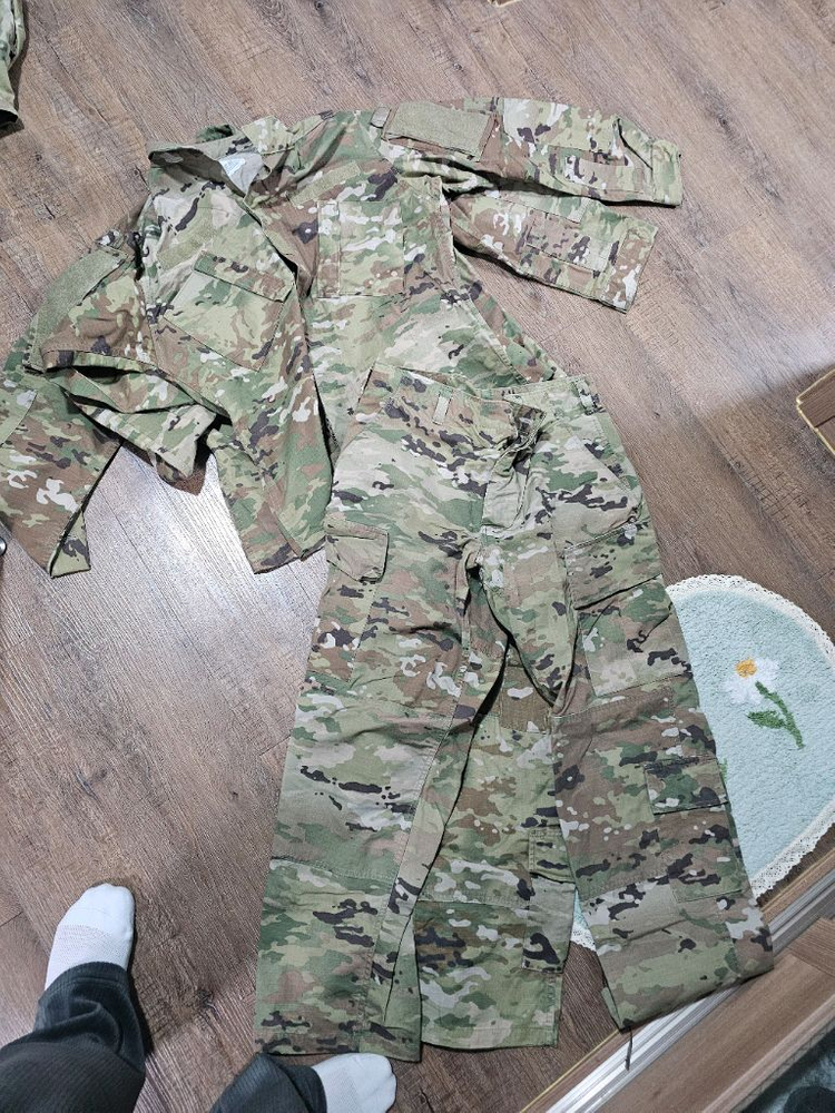 밀리터리 카모플라주 전투복 세트 이미지
