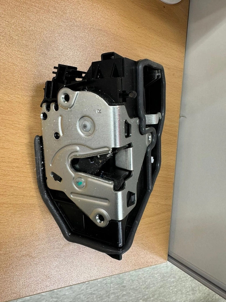 BMW E60 조수석 뒷문 도어락 이미지
