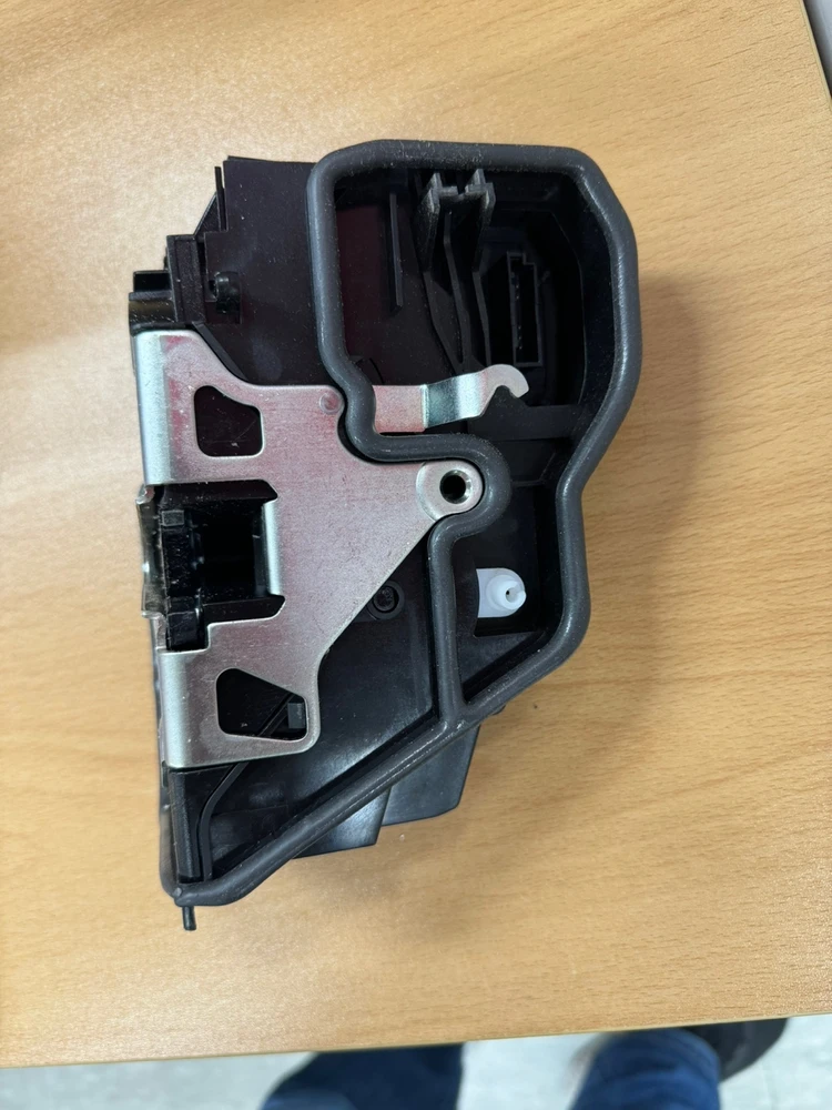 BMW E60 조수석 뒷문 도어락 이미지