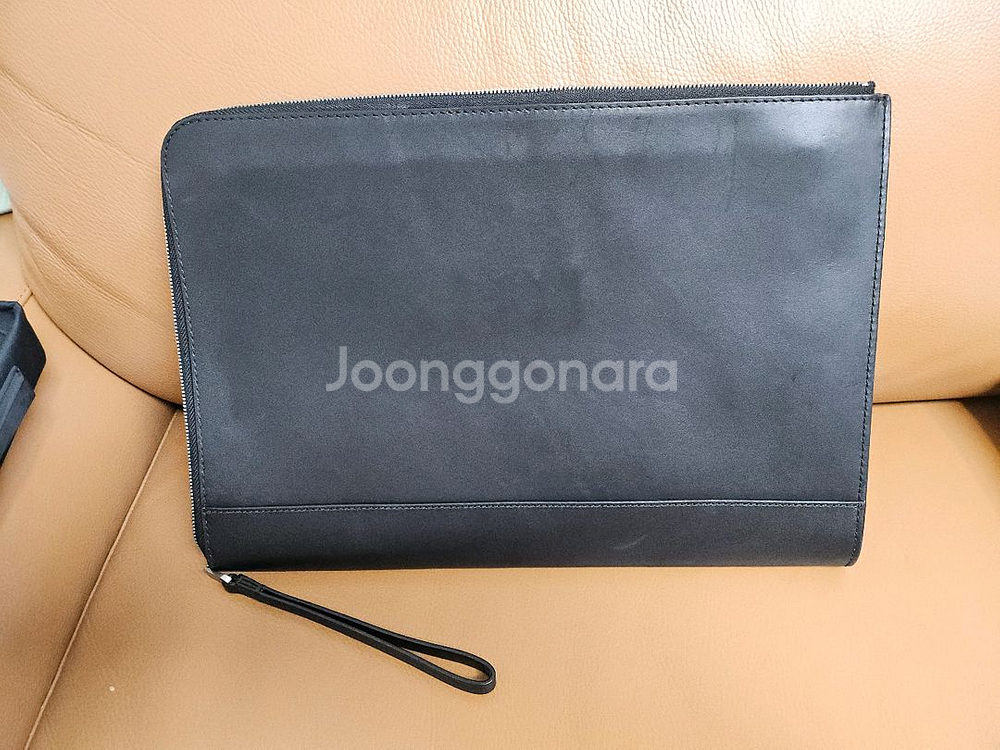 캘빈클라인 가죽 클러치 (검정, 노트북용)--2