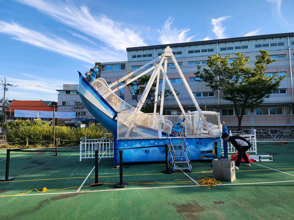 다양한 품목으로! 놀이기구 바이킹 슬라이딩카 회전그네 대여 및 중고판매 이미지