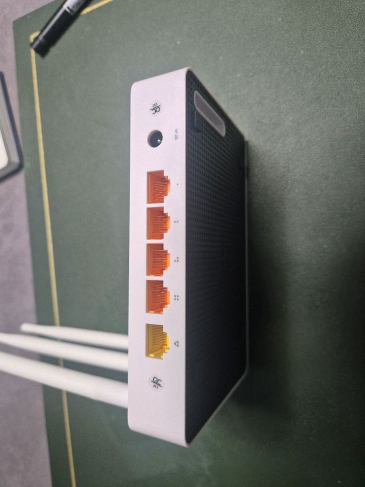 ipTIME 유무선 공유 깨끗하고 작동잘됩니다--2