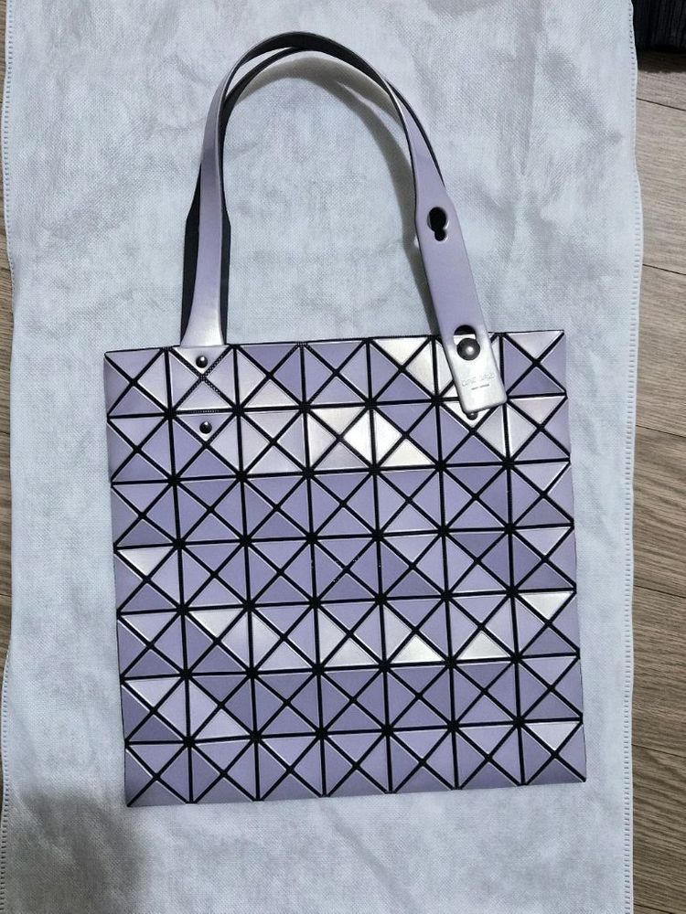 바오바오 프리즘 메탈릭 토트백 이미지