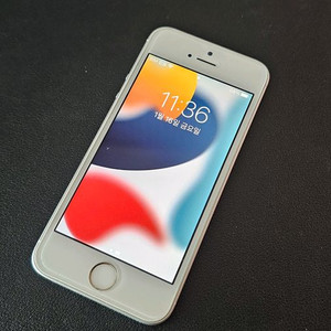 아이폰 se1 실버 32기가 이번주만 팔아봅니다.