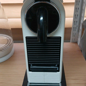 네스프레소 커피머신 이미지