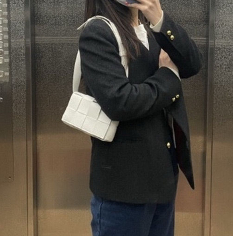 보테가베네타 카세트 벨트백 60% 할인가--2