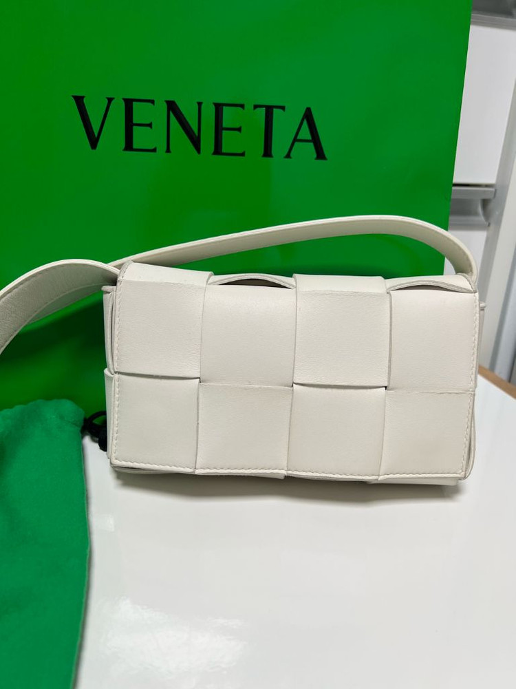 보테가베네타 카세트 벨트백 60% 할인가--3