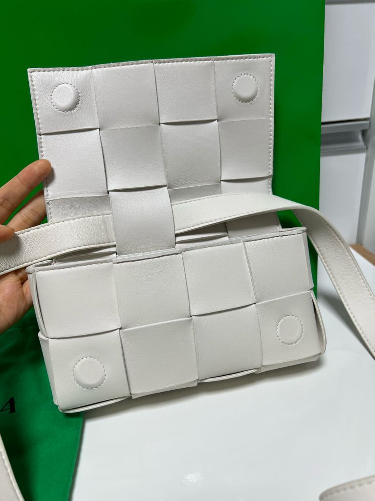 보테가베네타 카세트 벨트백 60% 할인가--4