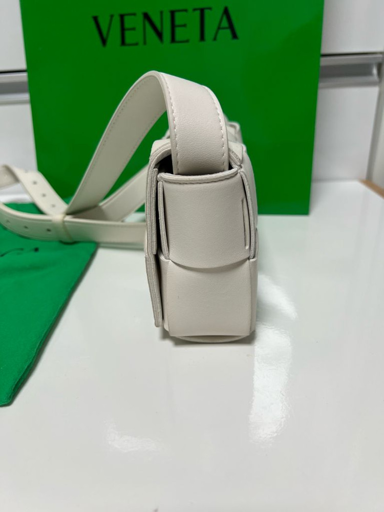 보테가베네타 카세트 벨트백 60% 할인가--5